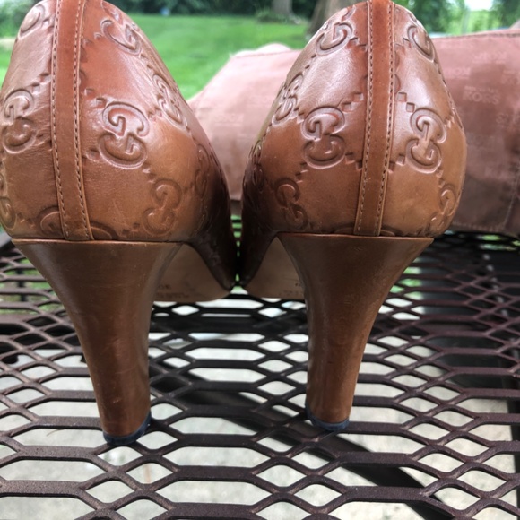 Gucci Monogram Pumps - Picture 3 of 3